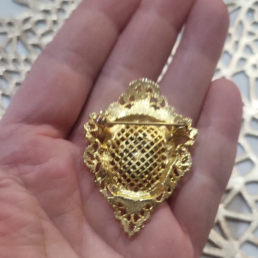 Gold Tone Pearl Cameo Style Brooch Filigree Ornate Pin
